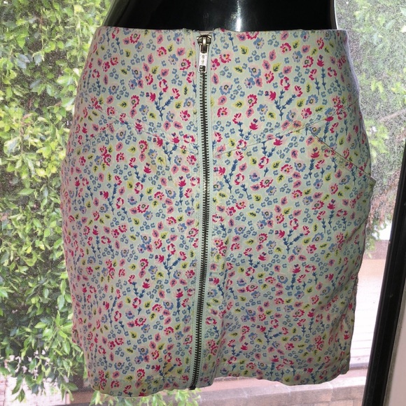 H&M Floral Zip Up Skirt 🌸 - Picture 7 of 8